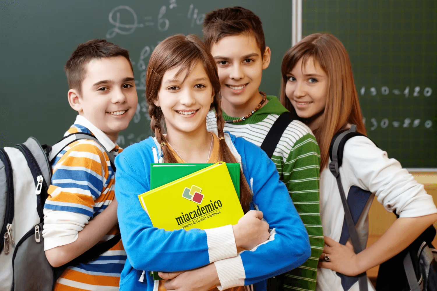 Estudiantes usando miacademico